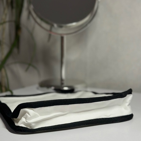 Chanel Beauté White & Black Cosmetic Pouch GWP NWB - Picture 7 of 16